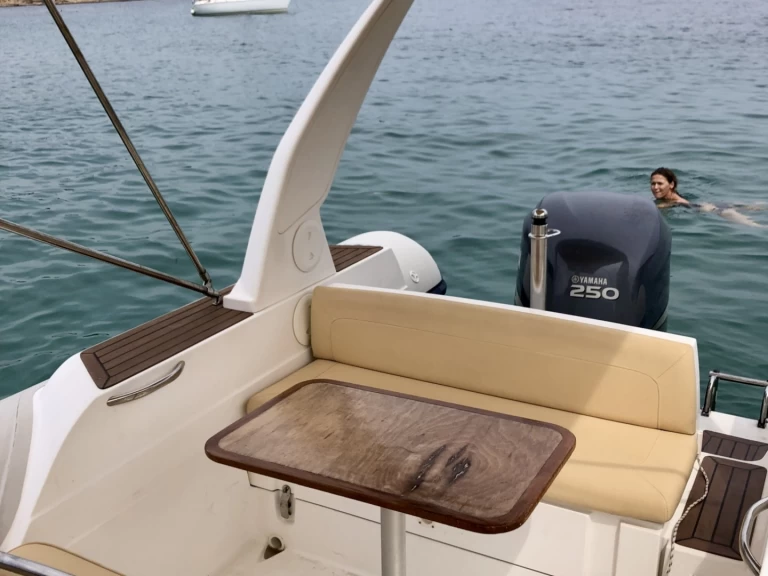 Alquiler de Capelli Tempest 625 en Fréjus