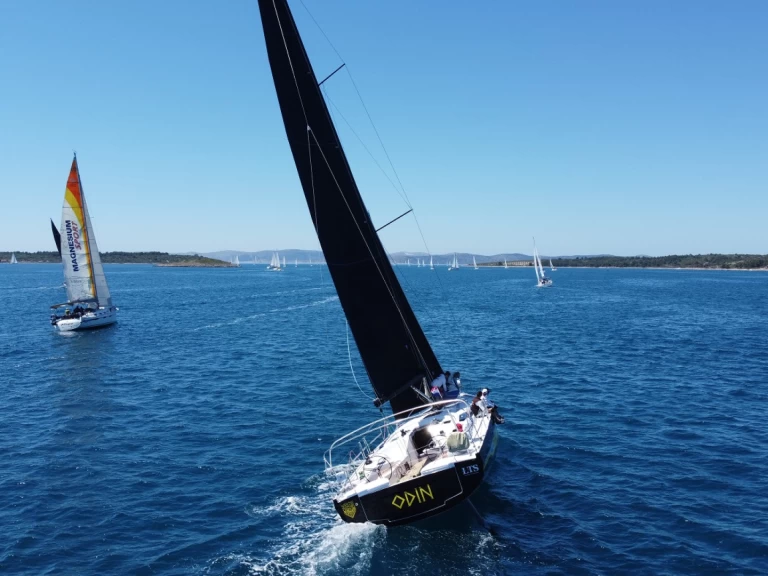 Alquiler de embarcaciones Elan Elan E6 enPirovac en Samboat