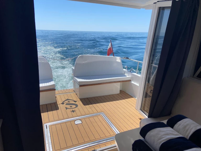 Alquiler Lancha Guy Couach con o sin  título de navegación