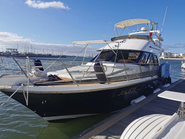 Alquiler Lancha Guy Couach con o sin  título de navegación