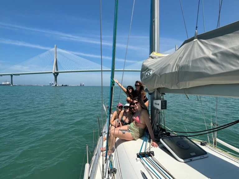 Alquiler de Bénéteau First 36.7 en Cádiz