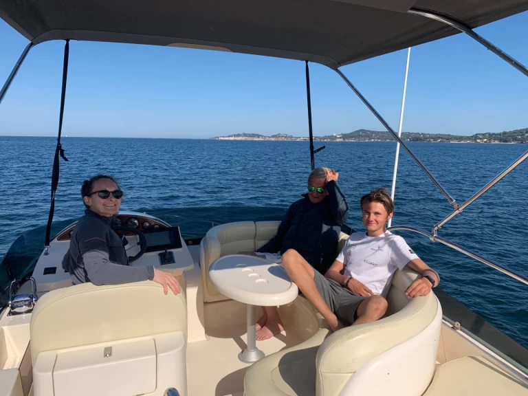 Alquiler Lancha Azimut con o sin  título de navegación