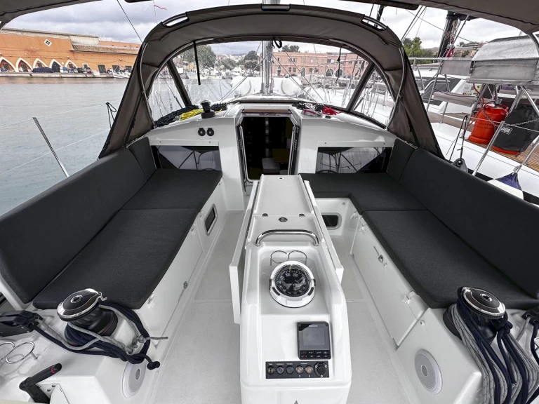 Jeanneau Sun Odyssey 440 de alquiler a Palma de Mallorca