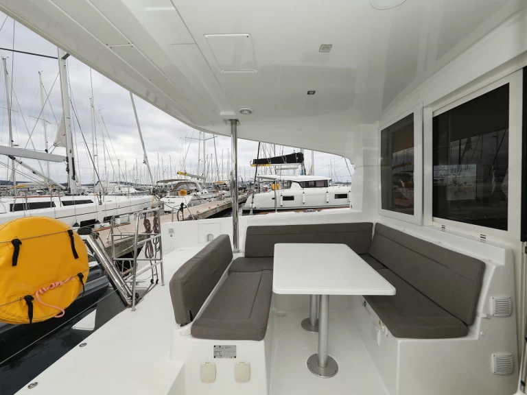 Alquiler de Catamarán, con o sin patrón Lagoon Biograd na Moru