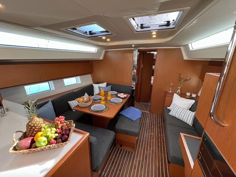 Alquiler de Bavaria Bavaria C45 en Álimos