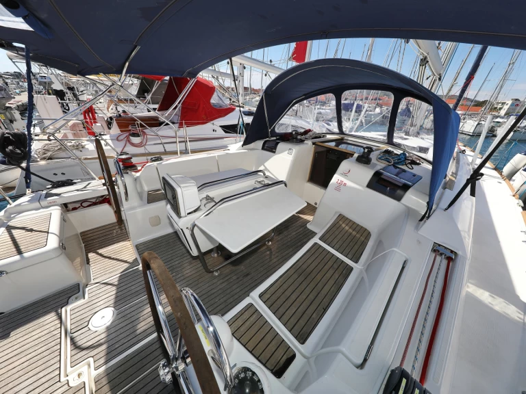 Velero para alquilar Šibenik al mejor precio