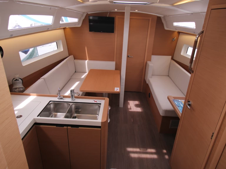 Jeanneau Sun Odyssey 380 de alquiler a Biograd na Moru