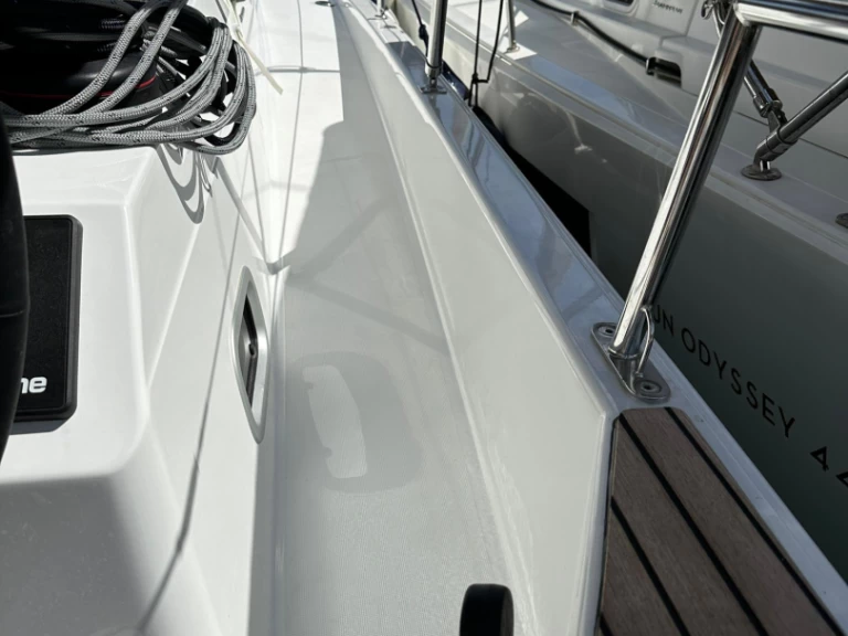Alquiler de embarcaciones Jeanneau Sun Odyssey 410 enKomolac en Samboat