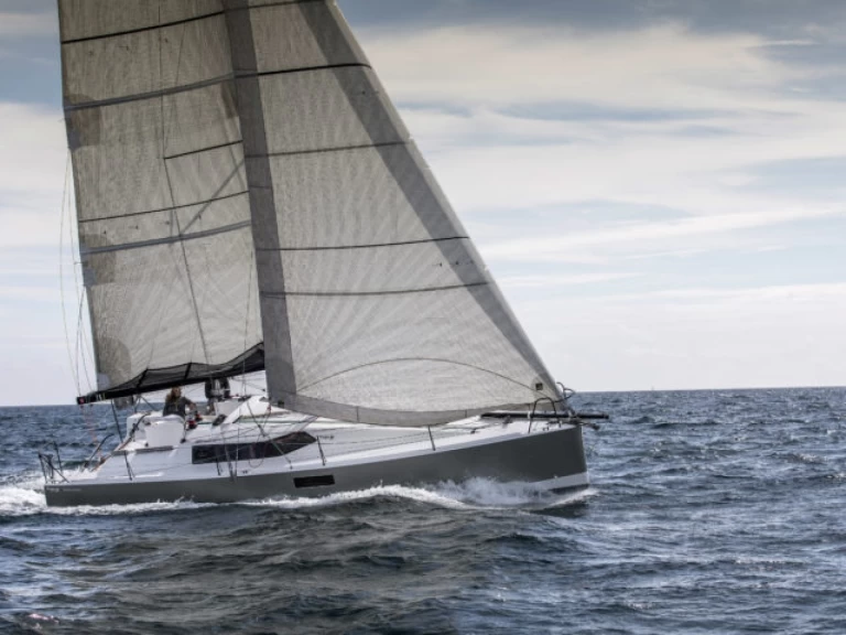 Alquiler Velero Pogo Structures con o sin  título de navegación