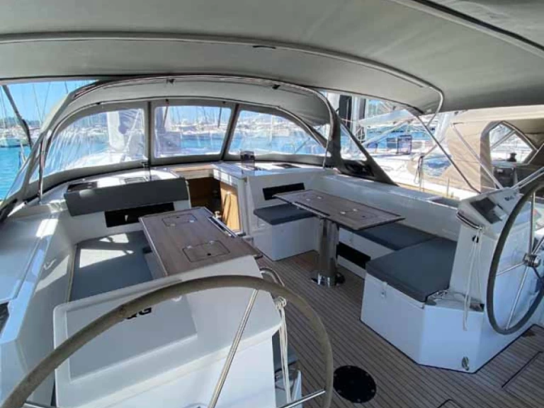 Alquiler de embarcaciones Bavaria Bavaria C50 Holiday - 5 cab. enGöcek en Samboat