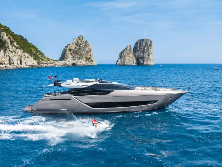 Yate de lujo para alquilar San Remo al mejor precio