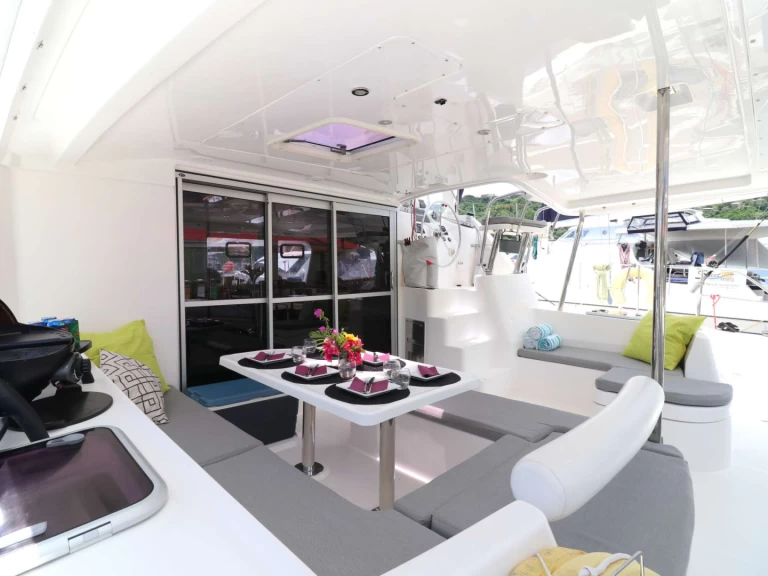 Alquiler de Robertson and Caine Groovy en Santa Lucía