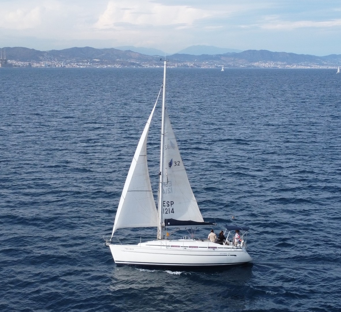 Velero Bavaria 32 Ideal para Familias y Amigos