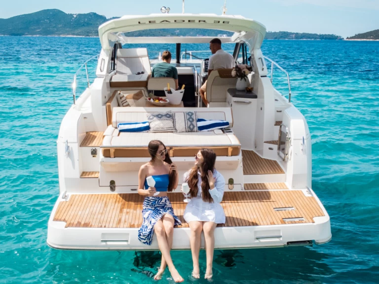 Alquiler de Jeanneau Leader 36 Sportop en Dubrovnik