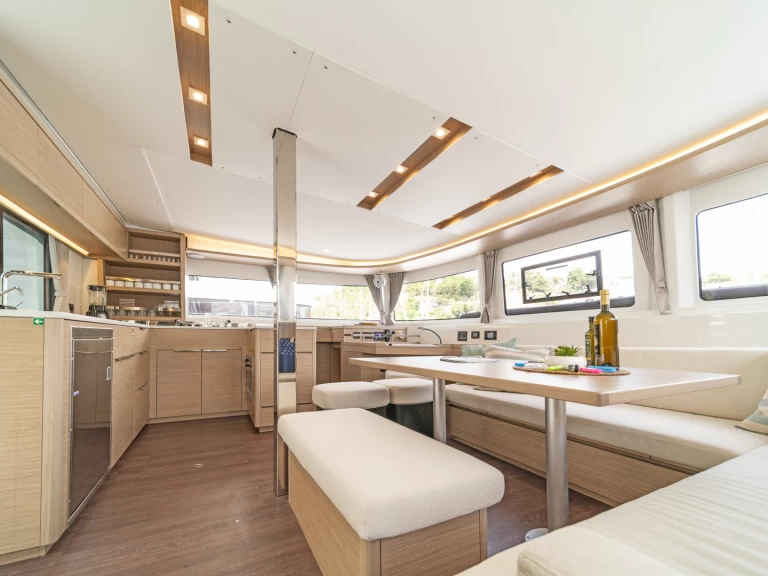 Alquiler Catamarán Lagoon con o sin  título de navegación