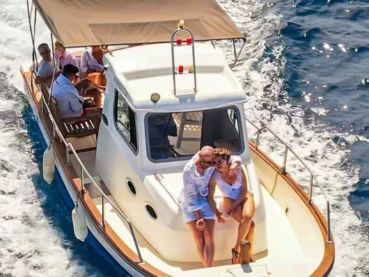 Alquiler Lancha Saronic Boats  con o sin  título de navegación