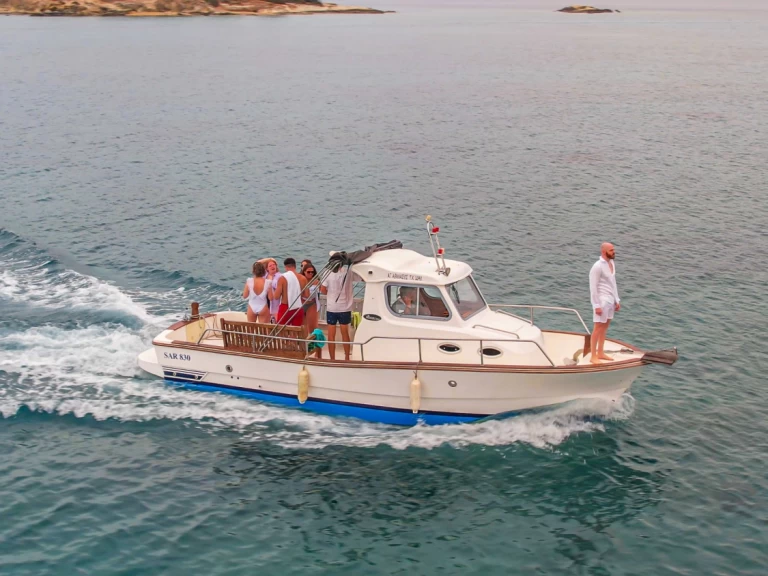 Lancha para alquilar Marathi al mejor precio