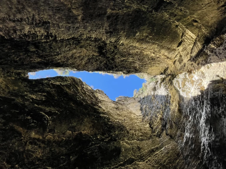 Alquiler Neumática Lomac con o sin  título de navegación