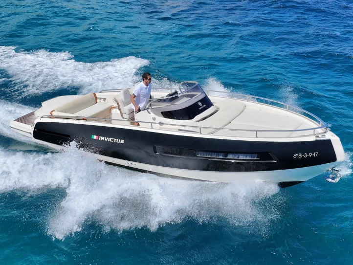 Alquiler de barcos Ibiza (Ciudad) barato de Invictus 280 GT