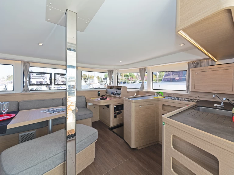 Catamarán para alquilar Paros (Isla) al mejor precio