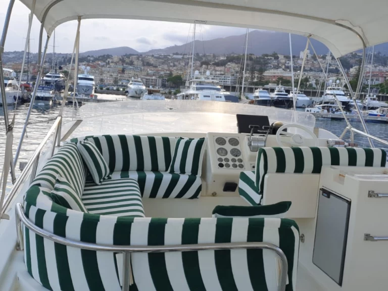 Alquiler de TECNEMA POSILLIPO 60 en Porto Turistico Palau