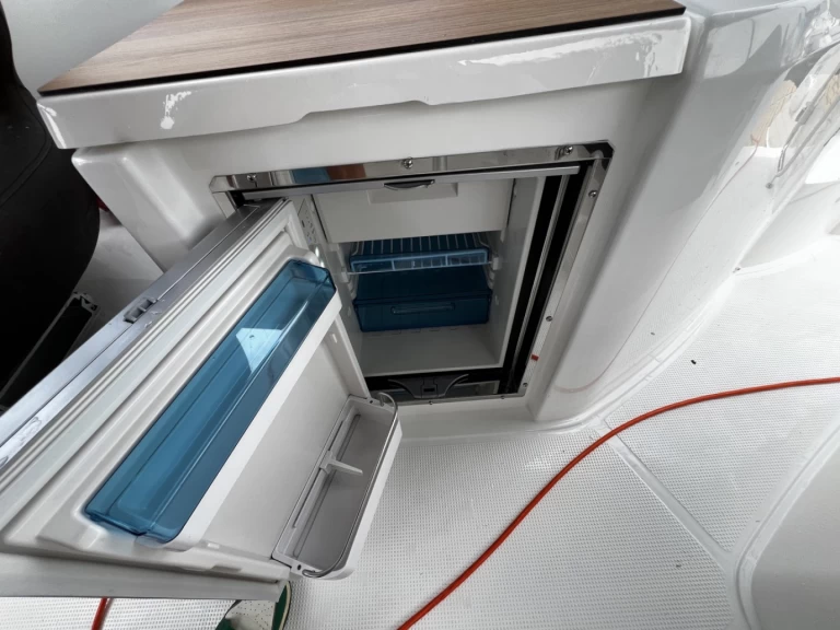 Alquiler Lancha Bavaria con o sin  título de navegación