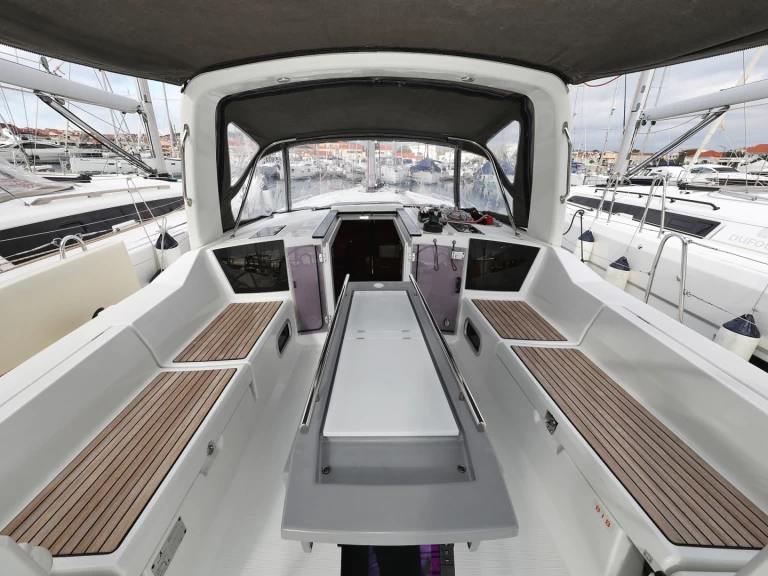 Alquiler de embarcaciones Bénéteau Oceanis 41.1 enŠibenik en Samboat