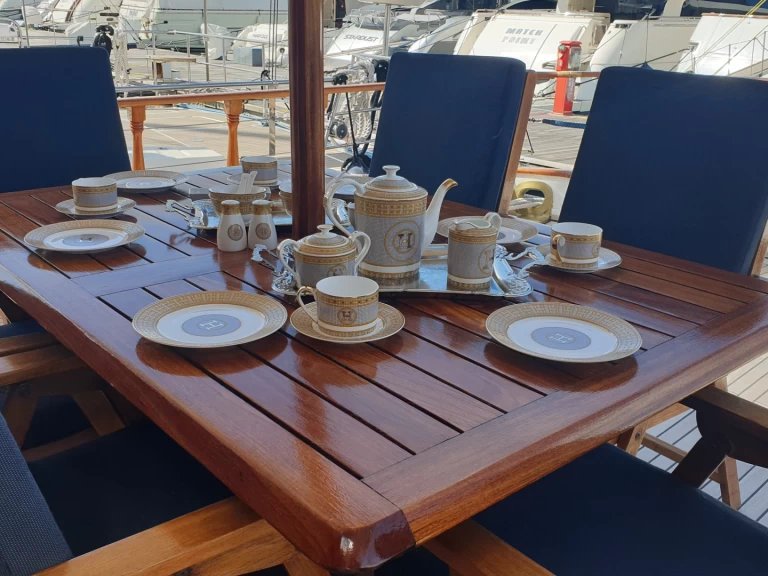 Alquiler de barcos Ellinikó barato de GRAND BANKS 72