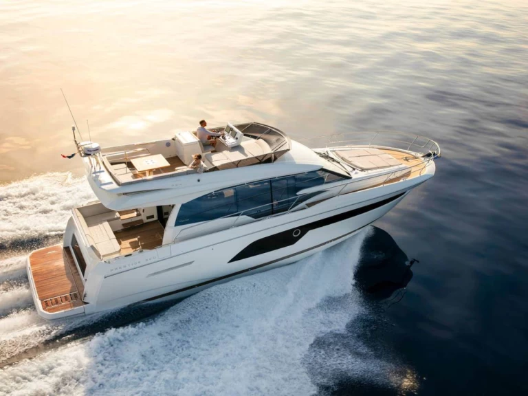 Alquiler de barcos Cannes barato de Prestige 520