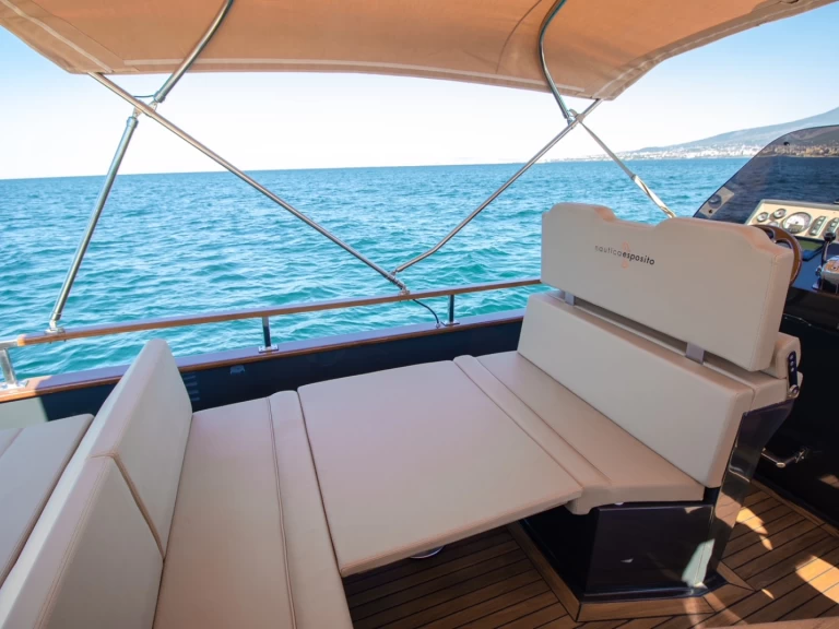 Alquiler de embarcaciones Nautica Esposito Positano 32 enMarinella di Sarzana en Samboat