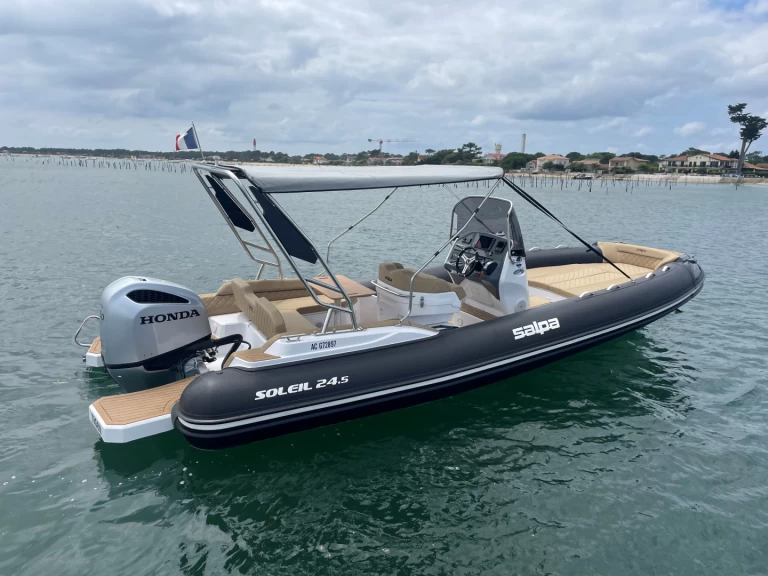 Alquiler de embarcaciones Salpa Salpa Soleil 24.5 enBélisaire en Samboat