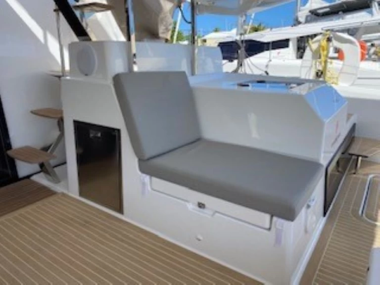 Alquiler de embarcaciones Fountaine Pajot Tanna 47 enFrenchtown en Samboat