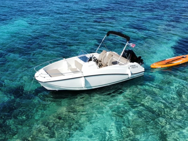Alquiler de embarcaciones Quicksilver Quicksilver 555 Open enMandelieu-la-Napoule en Samboat