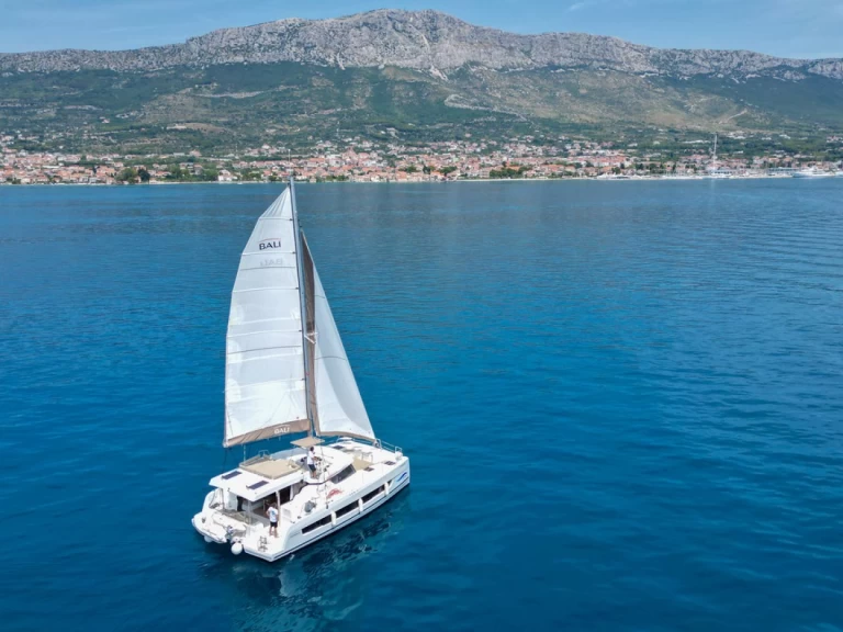 Alquiler de barcos Kaštela barato de Bali Catspace Voile