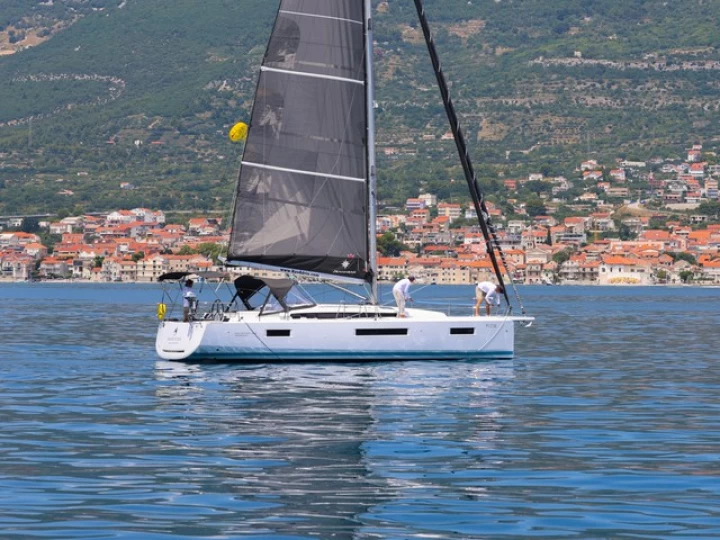 Alquiler de barcos Kaštela barato de Sun Odyssey 440