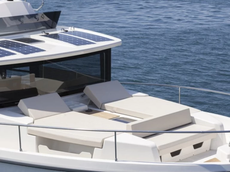 Alquiler de embarcaciones Cranchi Cranchi T43 Eco Trawler enPoltu Quatu en Samboat