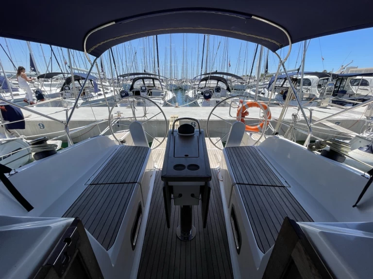 Alquiler de embarcaciones Bavaria Cruiser 37 enSukošan en Samboat