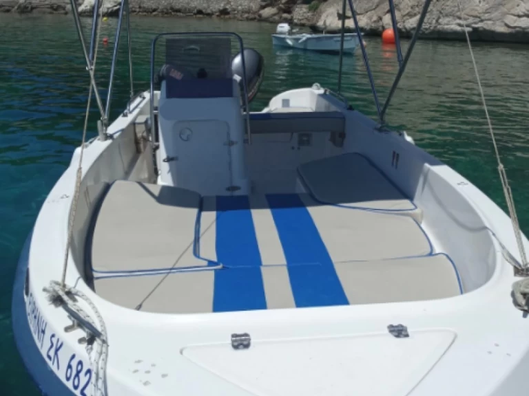 Alquiler de embarcaciones Poseidon 550 enPalaiokastrítsa en Samboat