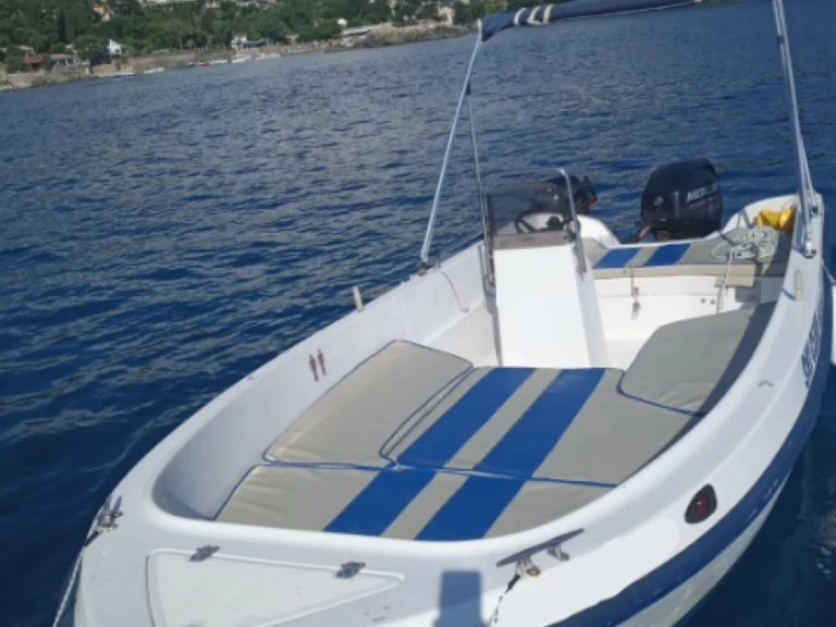 Alquiler de Poseidon 5.10  en Palaiokastrítsa