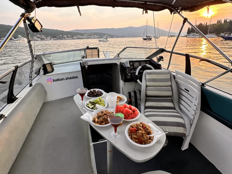 Bayliner Bayliner 2655 Ciera Sunbridge de alquiler a Kumbor