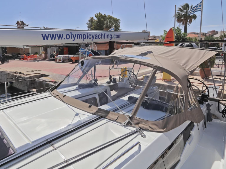 Alquiler de barcos Lávrio barato de Sun Odyssey 410