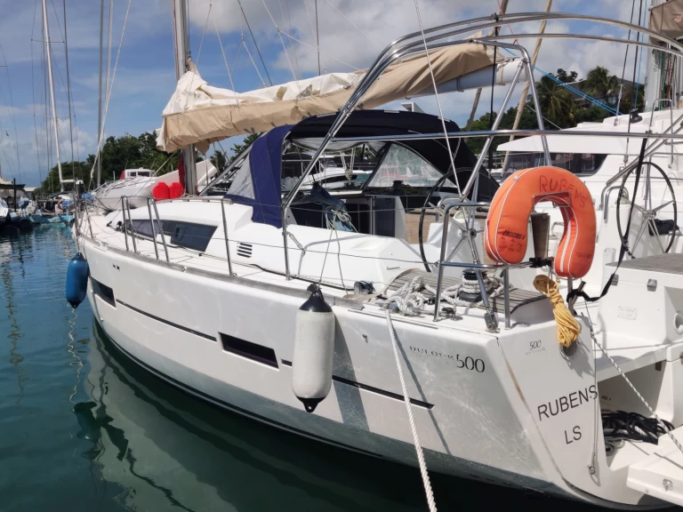 Velero para alquilar Anse Marcel al mejor precio