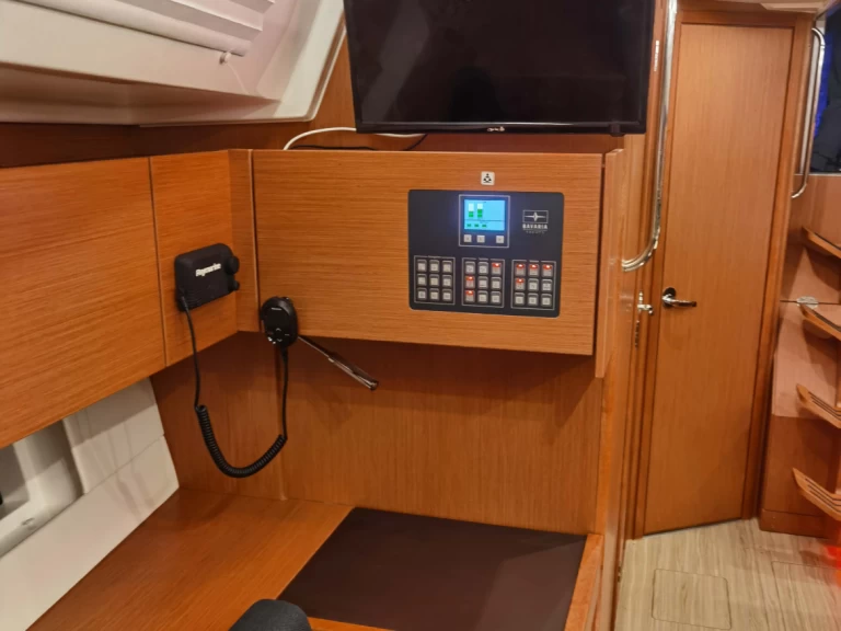 Alquiler de Velero, con o sin patrón Bavaria Álimos