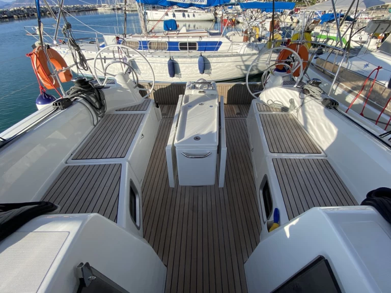 Alquiler de Jeanneau Sun Odyssey 410 en Lefkáda