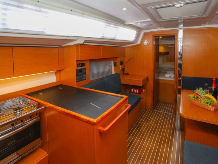 Alquiler Kaštela - Bavaria Bavaria C38 en SamBoat