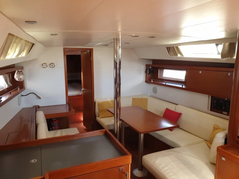 Velero para alquilar Álimos al mejor precio