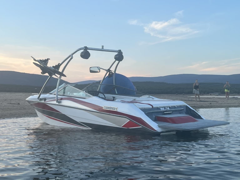 Alquiler Lancha Régal con o sin  título de navegación