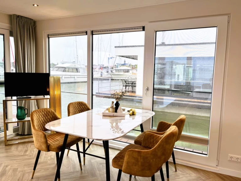 Alquiler Casa flotante FLOATING con o sin  título de navegación