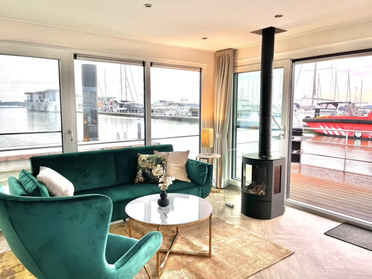 Alquiler de embarcaciones FLOATING 44-3 enKröslin en Samboat