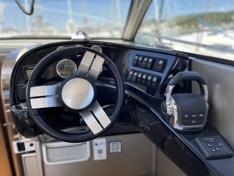 Alquiler Lancha Grginić con o sin  título de navegación